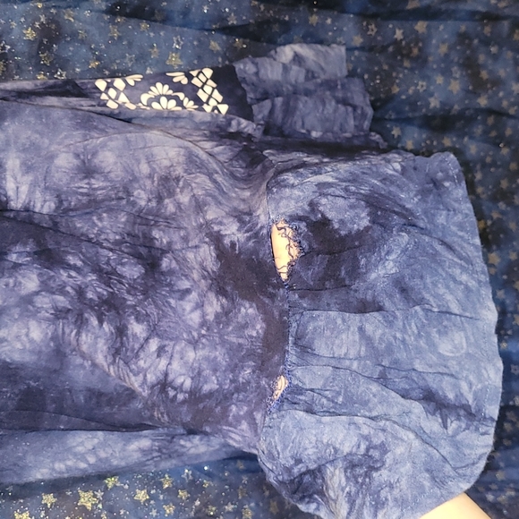 đ3/$10 Exist VTG Boho Blue Tie Dye Cold-Shoulder Ruffle Tunic w/ White Details - Picture 11 of 16